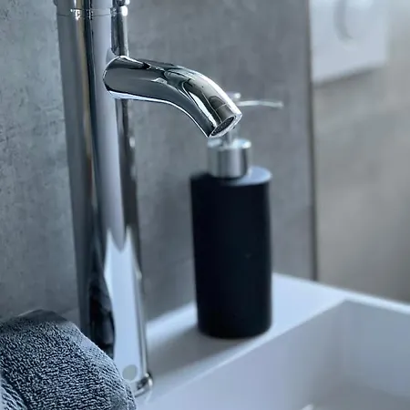 Modernes, Mediales Apartment, Naehe Der Neuen Leipziger Messe, Bis Vier Personen Apartment *