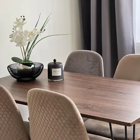 Modernes, Mediales Apartment, Naehe Der Neuen Leipziger Messe, Bis Vier Personen *